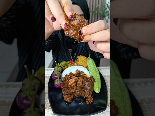 nyobain rendang online enak banget ternyata #asmr #mukbang #food #kuliner