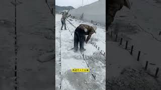 How is mined the stone block granite quarry mining?Huge double blade cutting machine and wire saw.