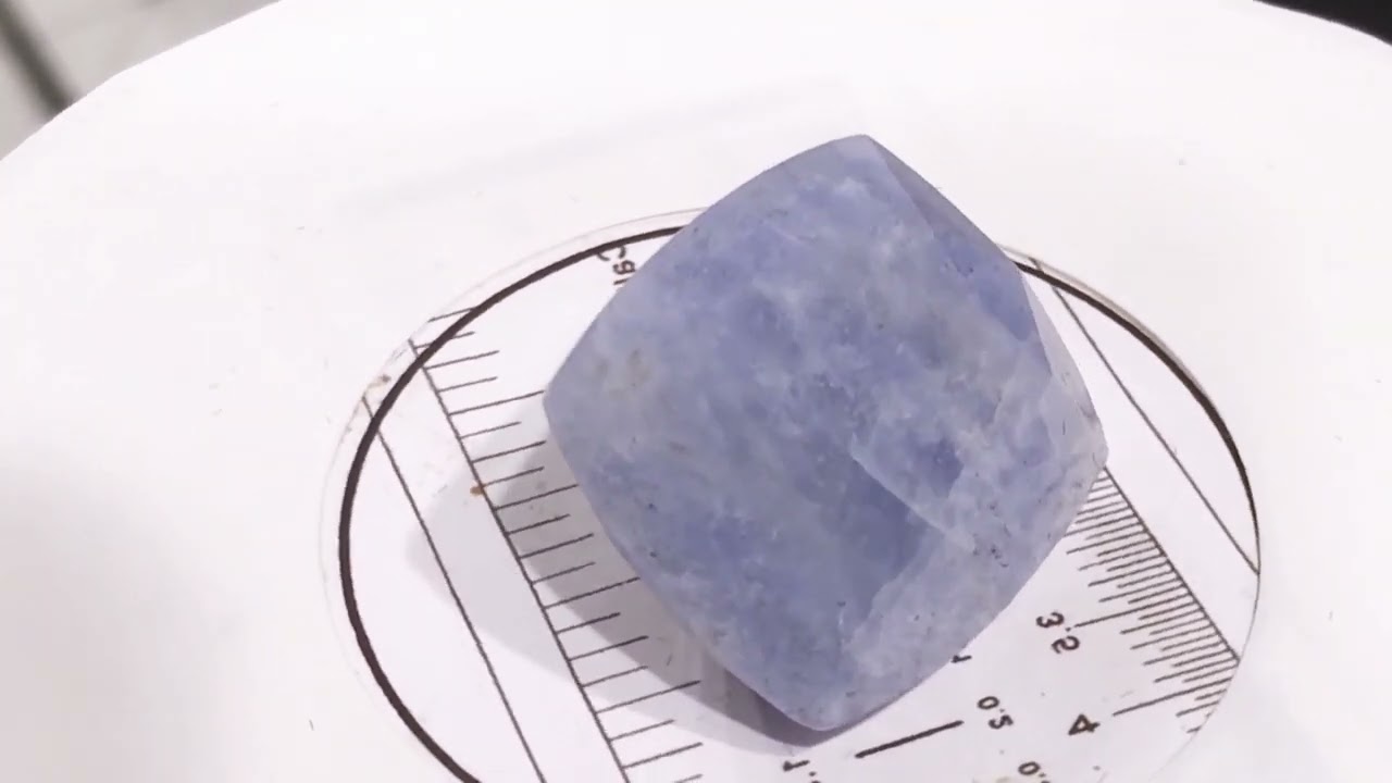 32 80 CT Ultra Rare Fluorescent Phosphorescent Blue Hackmanite