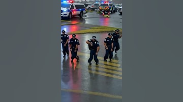 Thumbnail of 🇺🇸 U.S. Police Officers Dance to "Blurred Lines" – Viral Street Performance!