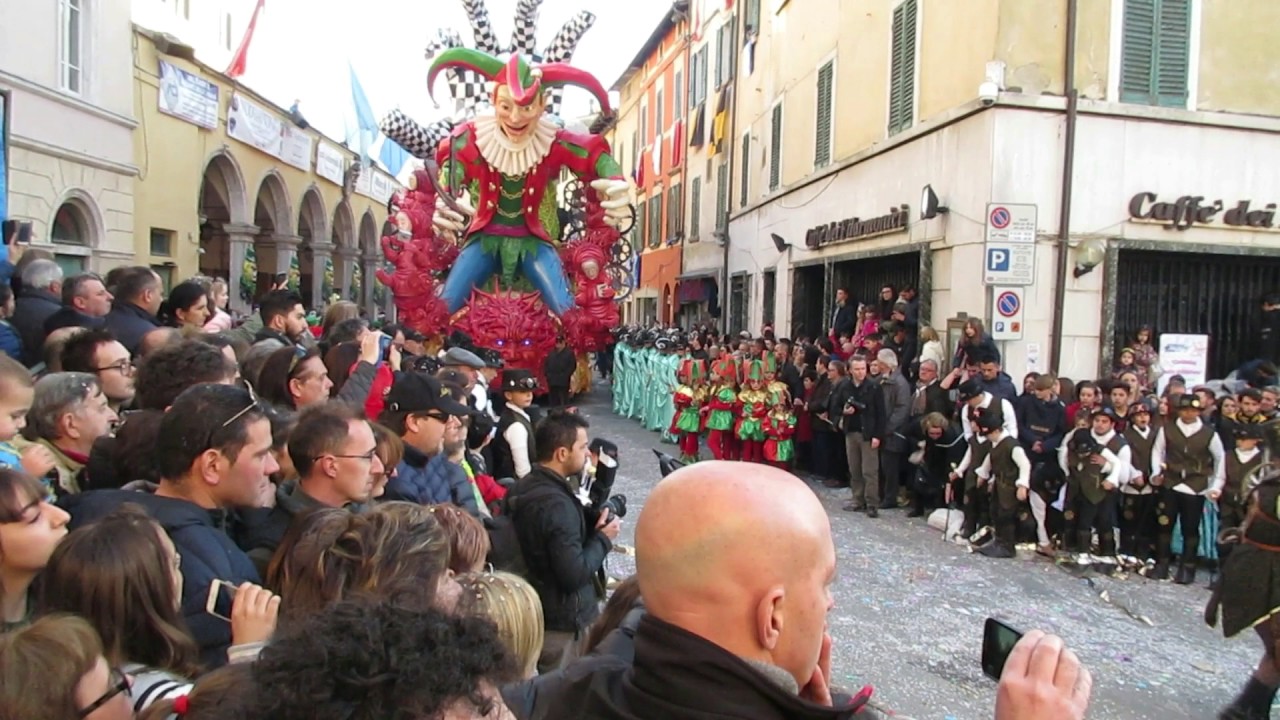 CARNEVALE DI FOIANO SFILATA CARRO NOTTAMBULI 2017  