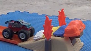 MONSTER JAM HOT WHEELS V-Drop Trackset Demo w/ Monster Trucks and Regular Hot Wheels Cars