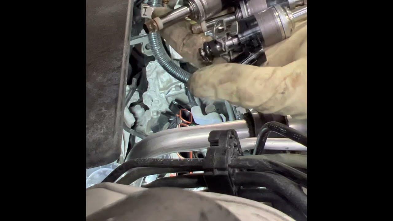 Replacing fuel injectors on 2017-2022 Honda CRV @taingTv - YouTube