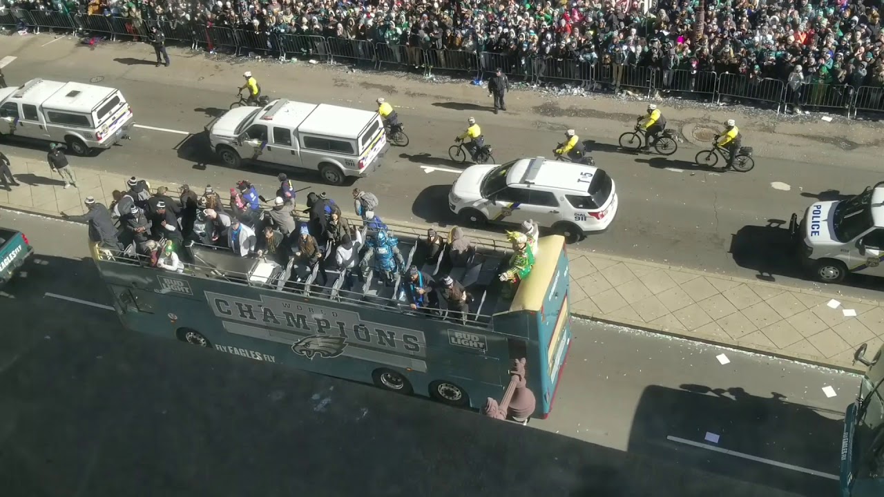 Jason Kelsey chugging a beer during Philadelphia eagles Super Bowl