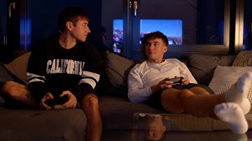 When you fall in love with your straight friend... | Gay short film