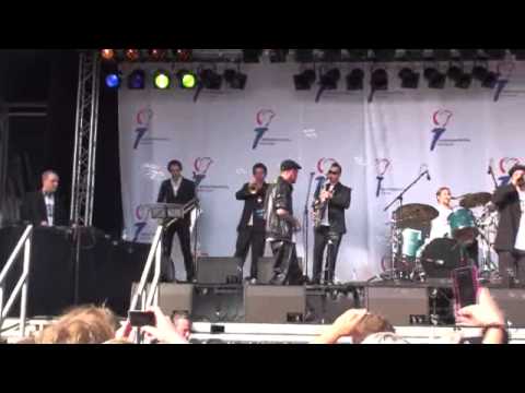 Def P & the Beatbusters "chillen in een bubblebad" @ bevrijdingsfestival Den Haag
