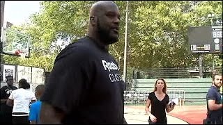 Shaq checks out street basketball in Harlem
