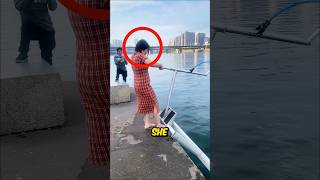 Vrouw beleeft epische wateroverlast 😳