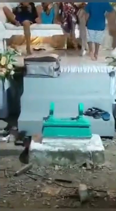 viral hajatan di tengah kuburan #fyp #shorts #storywa #storykekinian #short #viral #meme