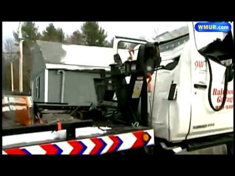 Car crashes on top of tow truck - YouTube