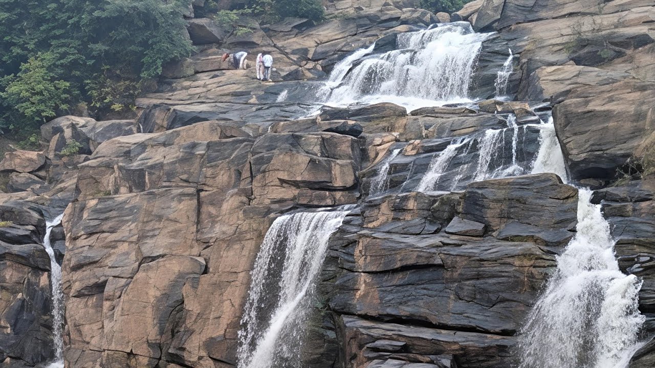 Jonha Falls is a very beautiful place, the views here are beautiful.❤️❤️