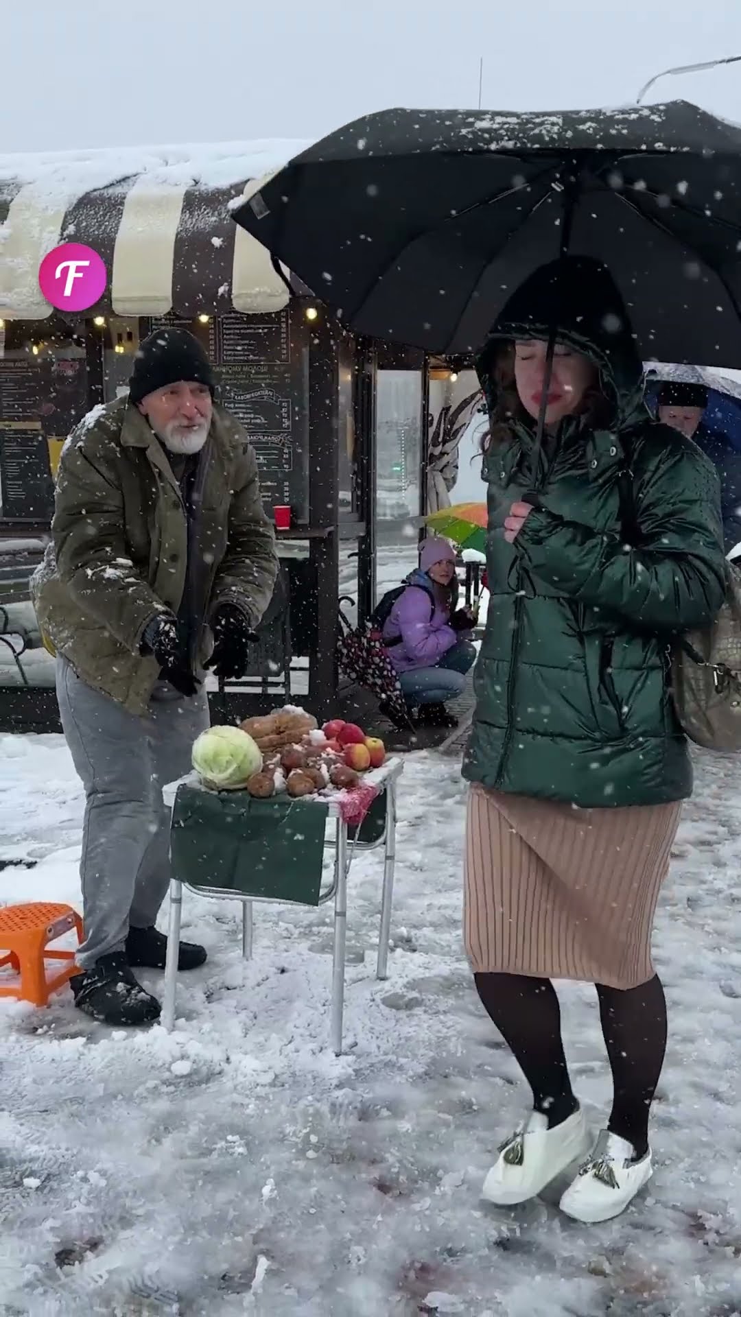 Little Girl's Act of Kindness Brightens a Cold Day #shorts