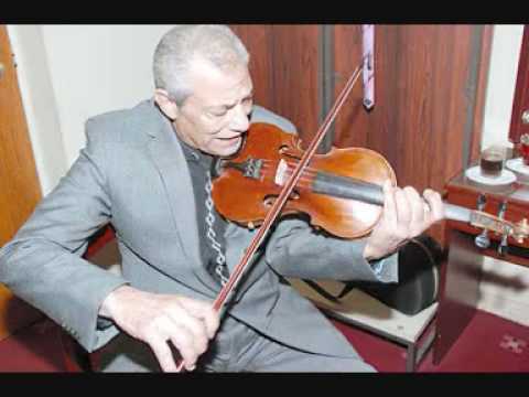 عبده داغر يقسم بمزاج