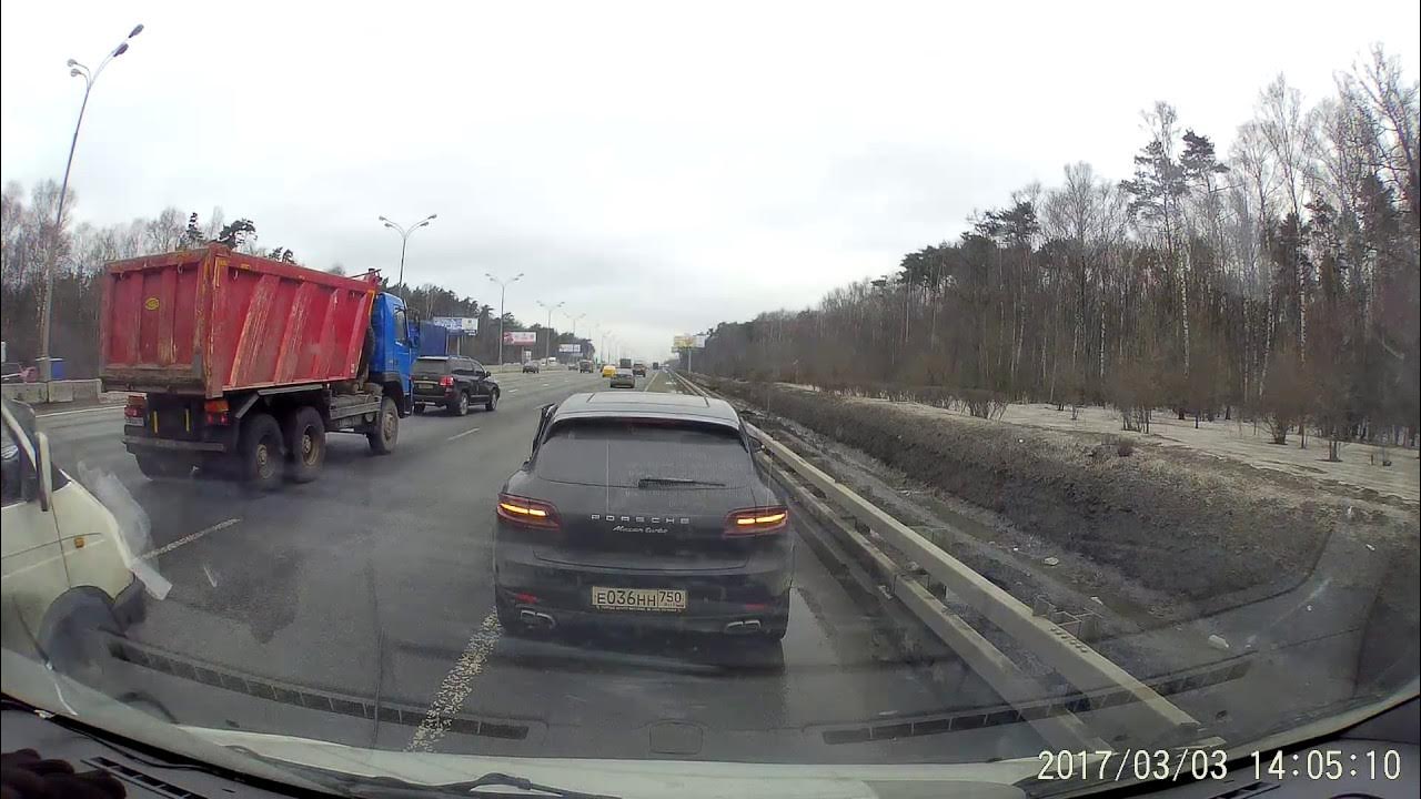 Дтп мкад внутренняя сторона. Опора для камер на мкаде. Сегодняшняя авария на мкаде в москве. Мкад. Авария мкад щелковское шоссе сейчас.