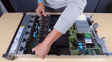 Lenovo ThinkSystem SR650 V3 removing a system fan and fan cage