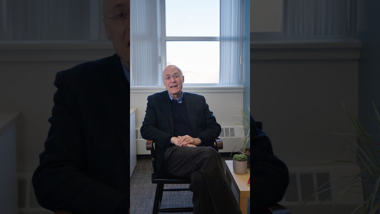 Психиатр из Гарвардской медицинской школы объясняет, почему благотворительность может быть полезн...