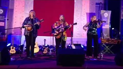 Cathy Fink, Marcy Marxer and Barbara Lamb performi...