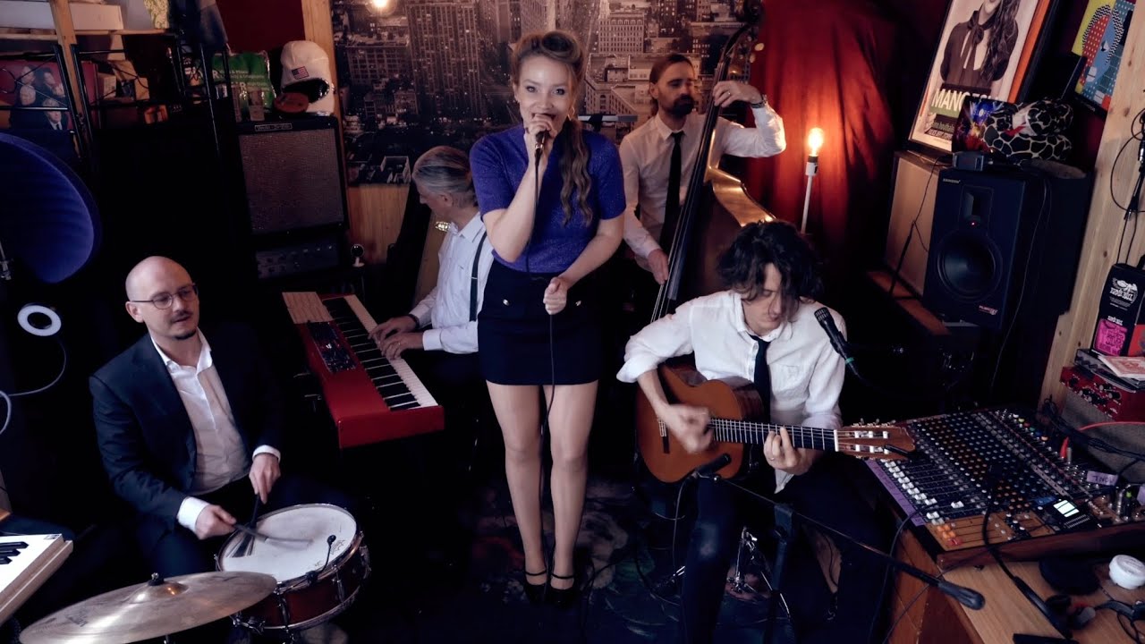 Along Comes Mary // Een beetje // Vergeet-mij-nietjes