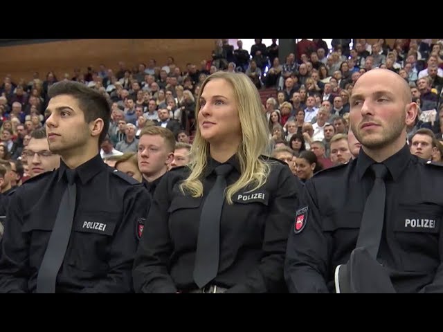 Warum Polizisten in Niedersachsen sich mit einem grünen Lappen