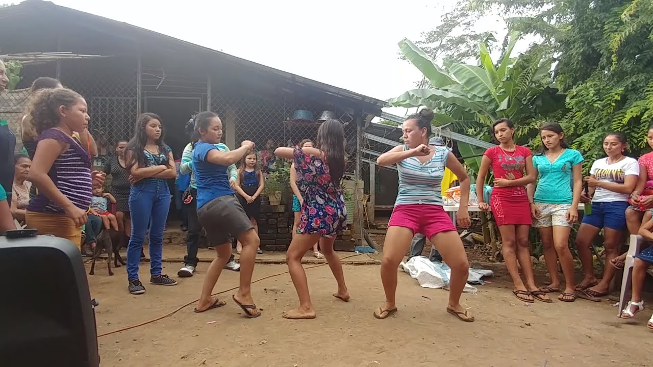 Se puso bueno el concurso de baile de las grandecitas. Cumpleaños de la Señorita Laura. Parte 11