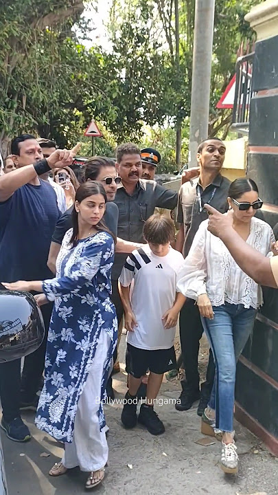 #srk along with #suhanakhan #gaurikhan #abram #aryan arrive to #vote #shorts #mumbai