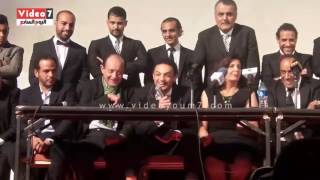 بالفيديو.. صحفى يحرج بطل فيلم "البر التانى".. "مين محمد على"