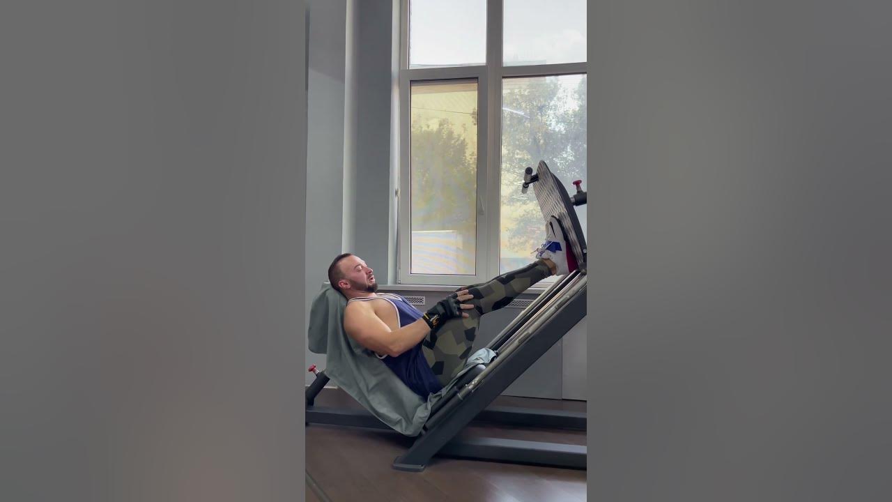 Правильная техника упражнения «Жим ногами лежа в тренажере» - YouTube