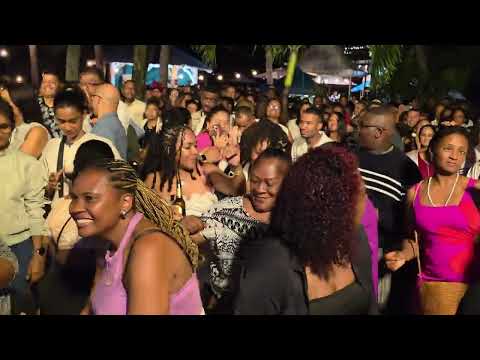 Ayo Voisine - Live Kas Enn Poz Cocotier Hotel Rodrigues