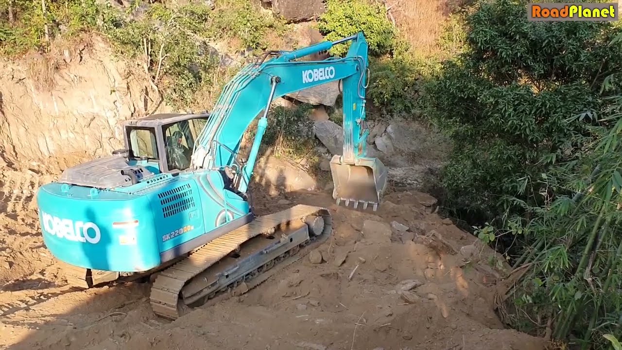 KOBELCO 220 Excavator Carving Roads in the Hills – Hilly Road Construction!