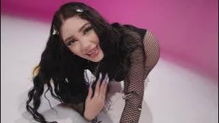 CLITO - Bellakath ft La Más Doll (Video Oficial) (Track: 3, Album: ☆ sata 42 ☆)