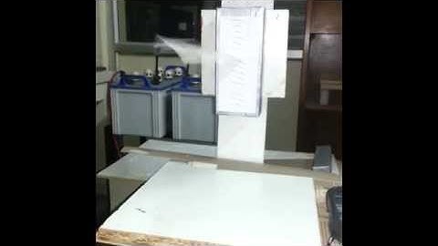 Aeroelastic flutter demonstration using venetian blind strips