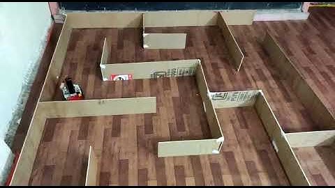 Path Finder Robot avoiding Obstacle