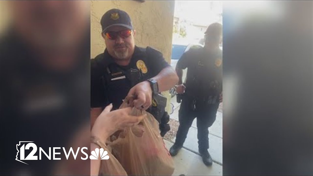 Cop delivers groceries after DoorDash driver arrested - YouTube