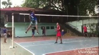 warming up bola sampe atas genteng dari pemain kampung bola voli