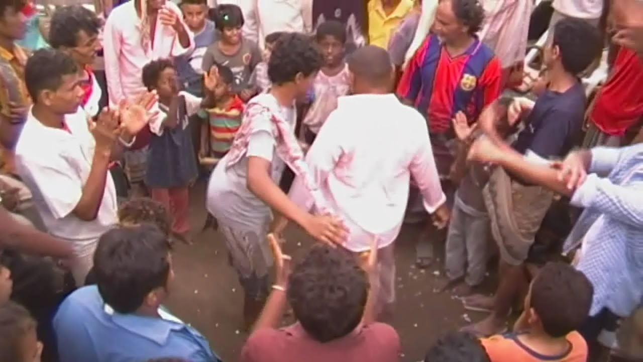 رقص وفرحة أبناء التحيتاء بزفاف أبناء مدينتهم محمد علي وعلي عبده ويحي علي قطاب