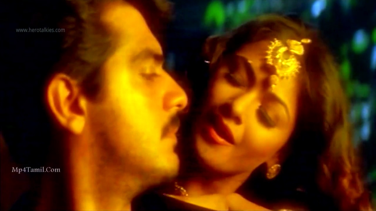 vaanil kayudhe song