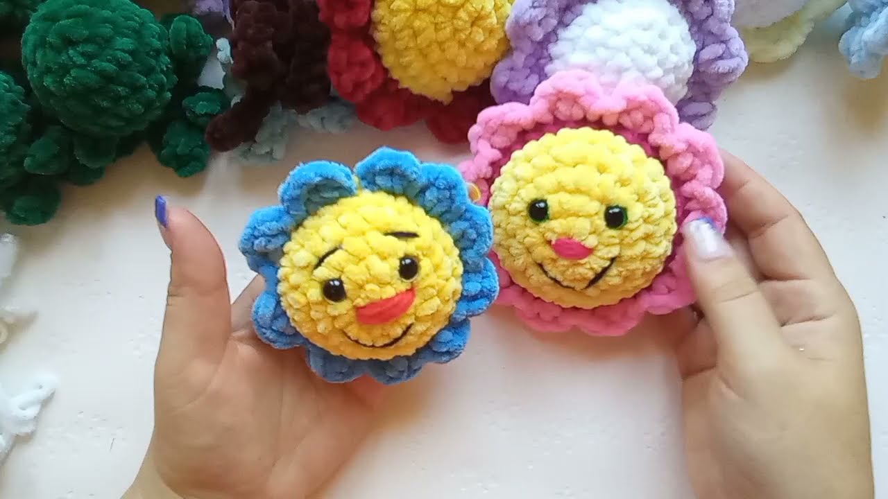 Πλεκτό λουλούδι με βελονάκι.