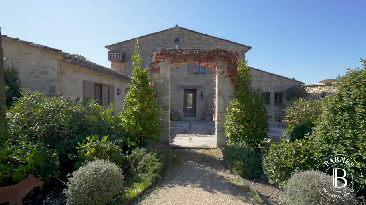 GORDES - MAS DE CHARME - 5 CHAMBRES - OLIVERAIE - VUE LUBERON