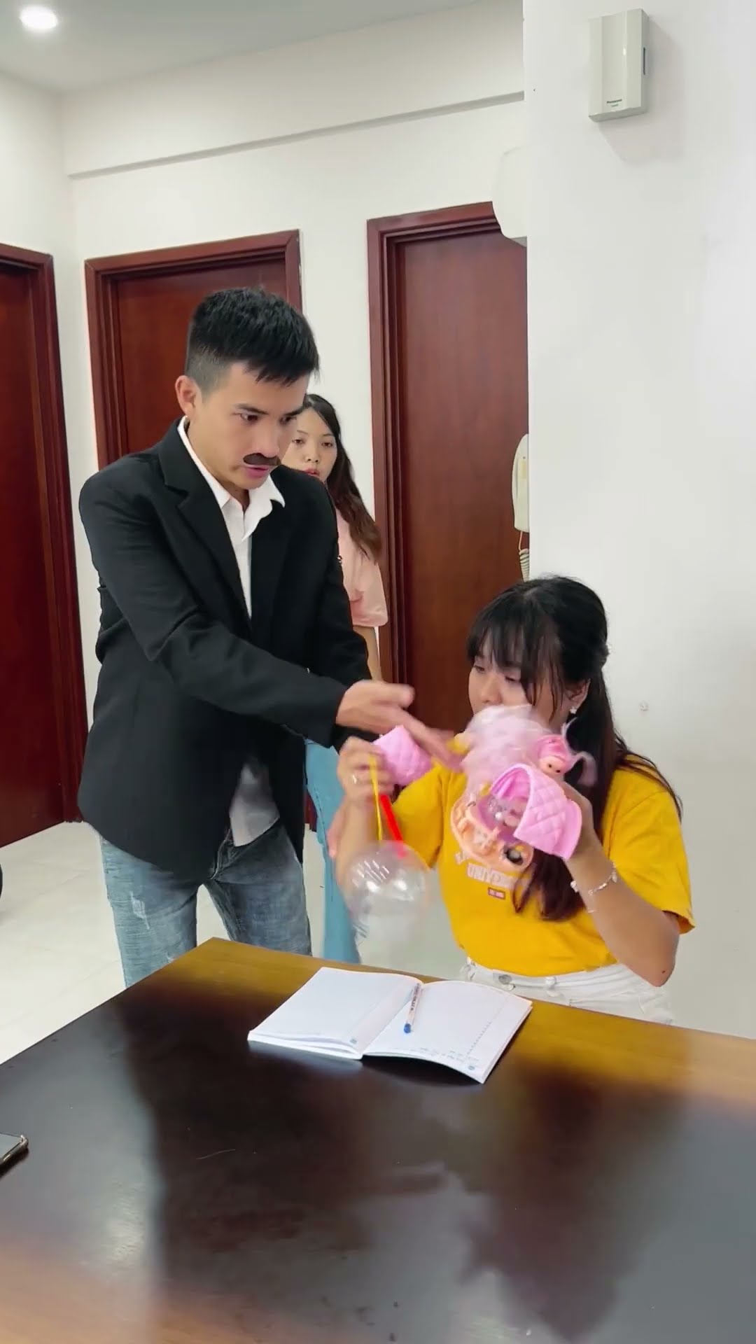 LNF - Don't bully your poor sister || Xin đừng bắt nạt em gái tội nghiệp ? #shorts