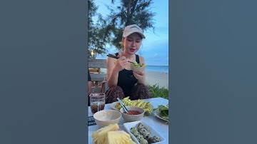 Bánh xèo Quảng Ngãi tại biển Mỹ Khê ❤️ #quangngai #beach #uyenlee #bienmykhe