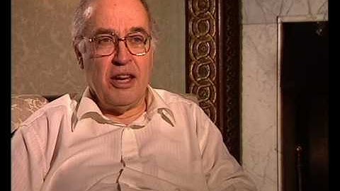 Michael Atiyah - The lack of a background in physics (68/93)