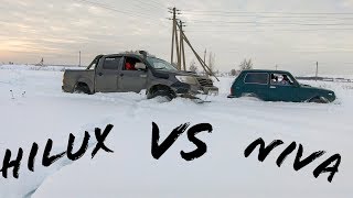 Toyota Hilux против НИВЫ по глубокому снегу!