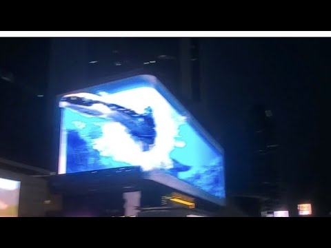 밤에 삼성역 코엑스몰  걸으면서 보는 전광판An outdoor electronic display of COEX Mall at Seoul Samsung Station at night