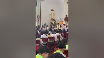 Hạ Vy rước lễ Bao Đồng