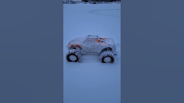 TRAXXAS X MAXX 8S deep snow bash, super slow motion, LED light kit.