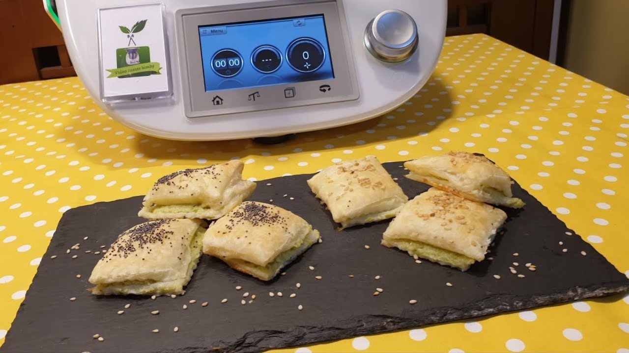 Quadrotti di sfoglia con zucchine per bimby TM7 TM6 TM5 TM31