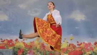 Русский народный танец на сцене Центрального парка Новосибирска 1 сентября