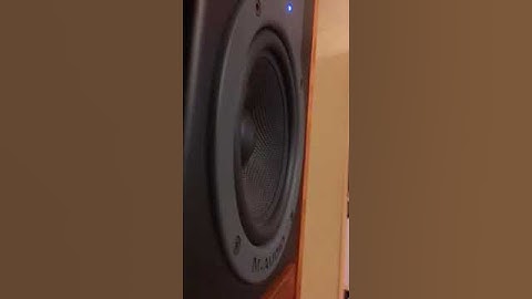 Noisy M-Audio BX5a: Turning on