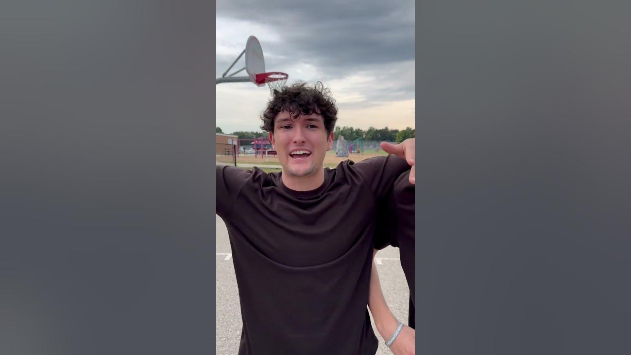 Watch till the end to get some free VC🏀 #hooping #basketball #nba #nba2k25 #2k25 #hoopers #shorts