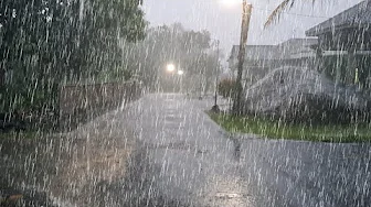 HEAVY RAIN AND WIND IN THE AFTERNOON IN RURAL VILLAGE INDONESIA | WALK IN THE HEAVY RAIN